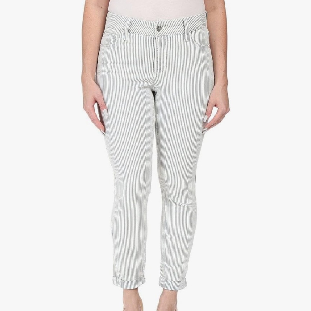 Level 99 White Ankle Cropped Jeans with Mid-Rise Waist